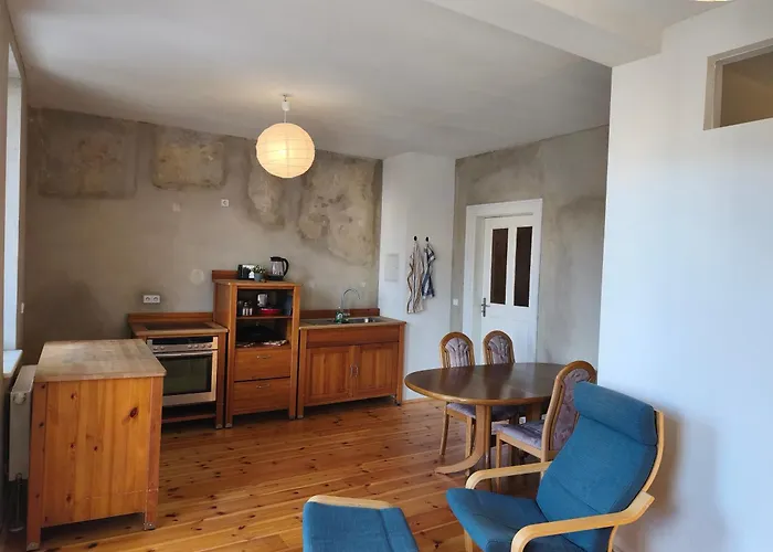 3,5 Zimmer-wohnung Mit Altbau-charme *