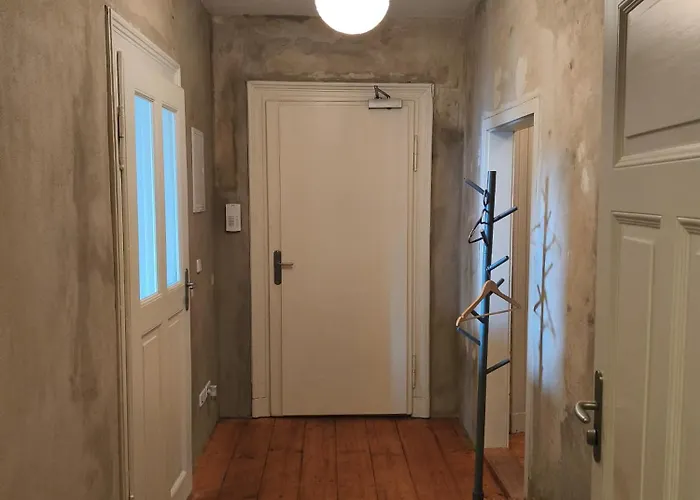 3,5 Zimmer-wohnung Mit Altbau-charme Apartment